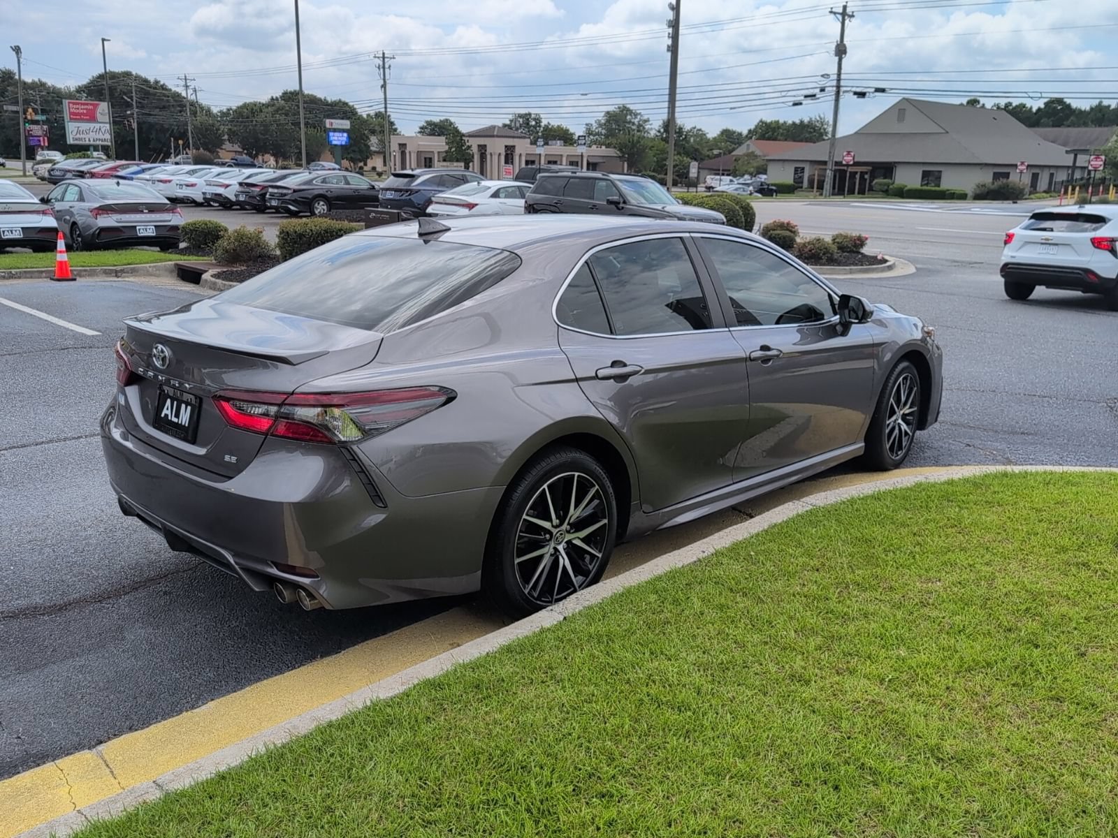 Used 2023 Toyota Camry SE w/ Convenience Package FWD image 19
