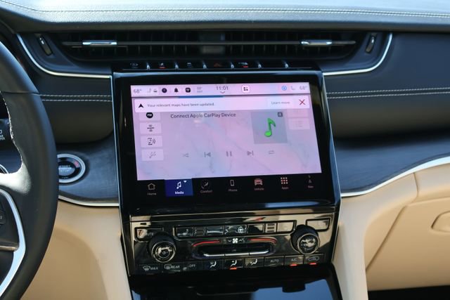 Used 2024 Jeep Grand Cherokee Limited image 14