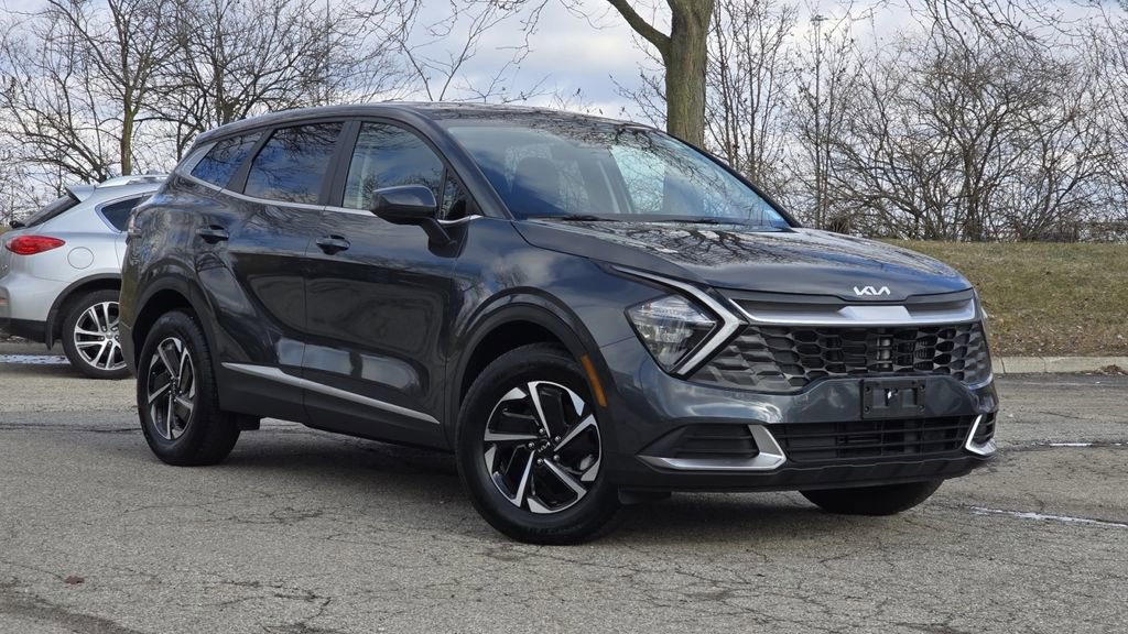 Used 2023 Kia Sportage LX image 2
