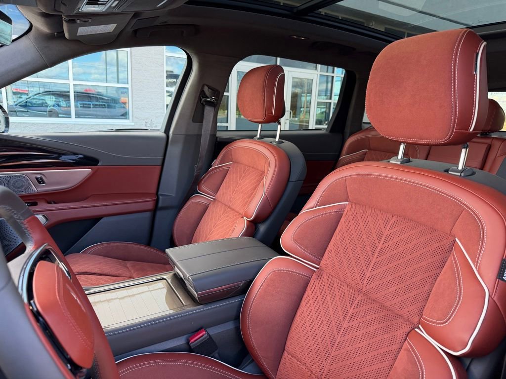 Used 2025 Lincoln Nautilus Black Label image 15