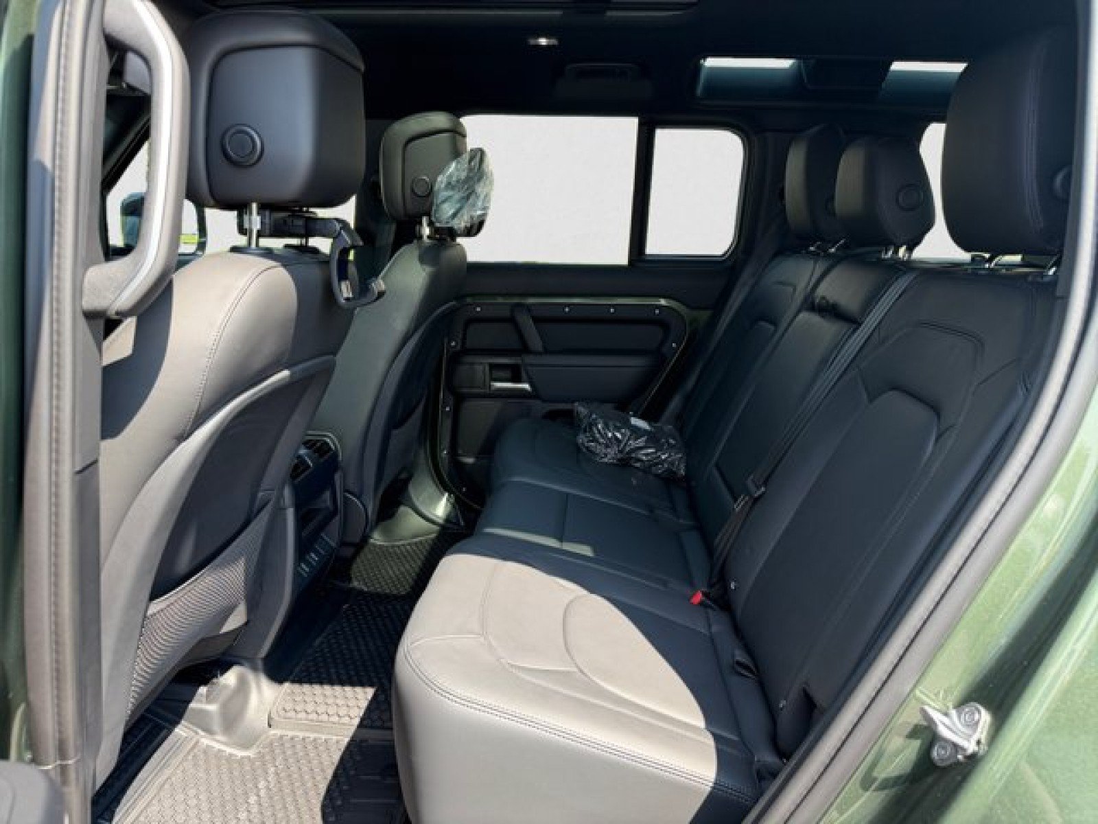 New 2026 Land Rover Defender 110 X-Dynamic SE AWD/4WD image 18