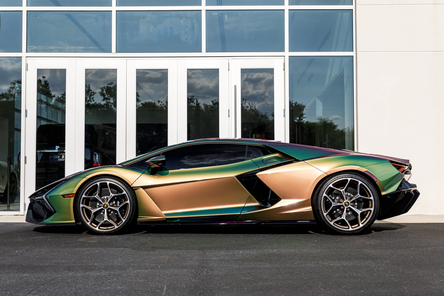 Used 2024 Lamborghini Revuelto AWD/4WD image 17