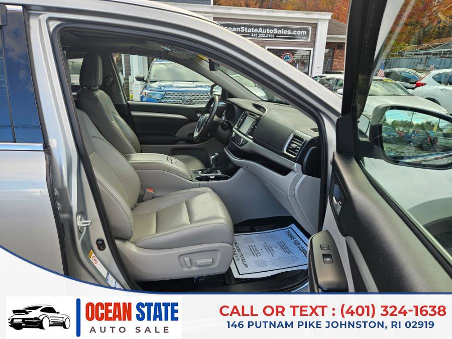 Used 2017 Toyota Highlander XLE image 12