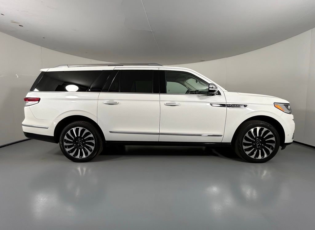 Used 2022 Lincoln Navigator L Black Label AWD/4WD image 8