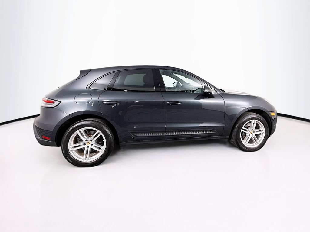Certified 2025 Porsche Macan AWD/4WD image 8