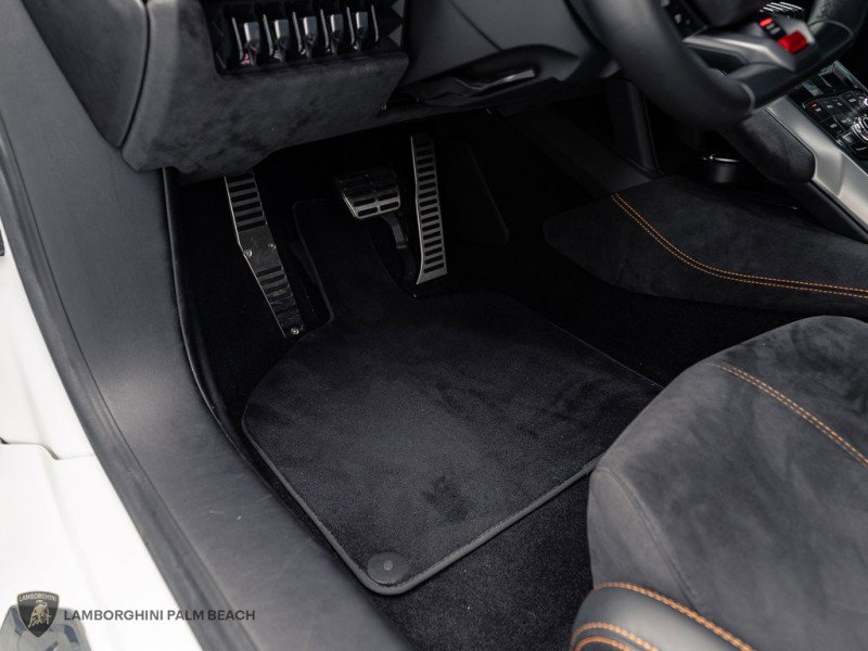 Used 2019 Lamborghini Huracan LP 580-2 RWD image 27