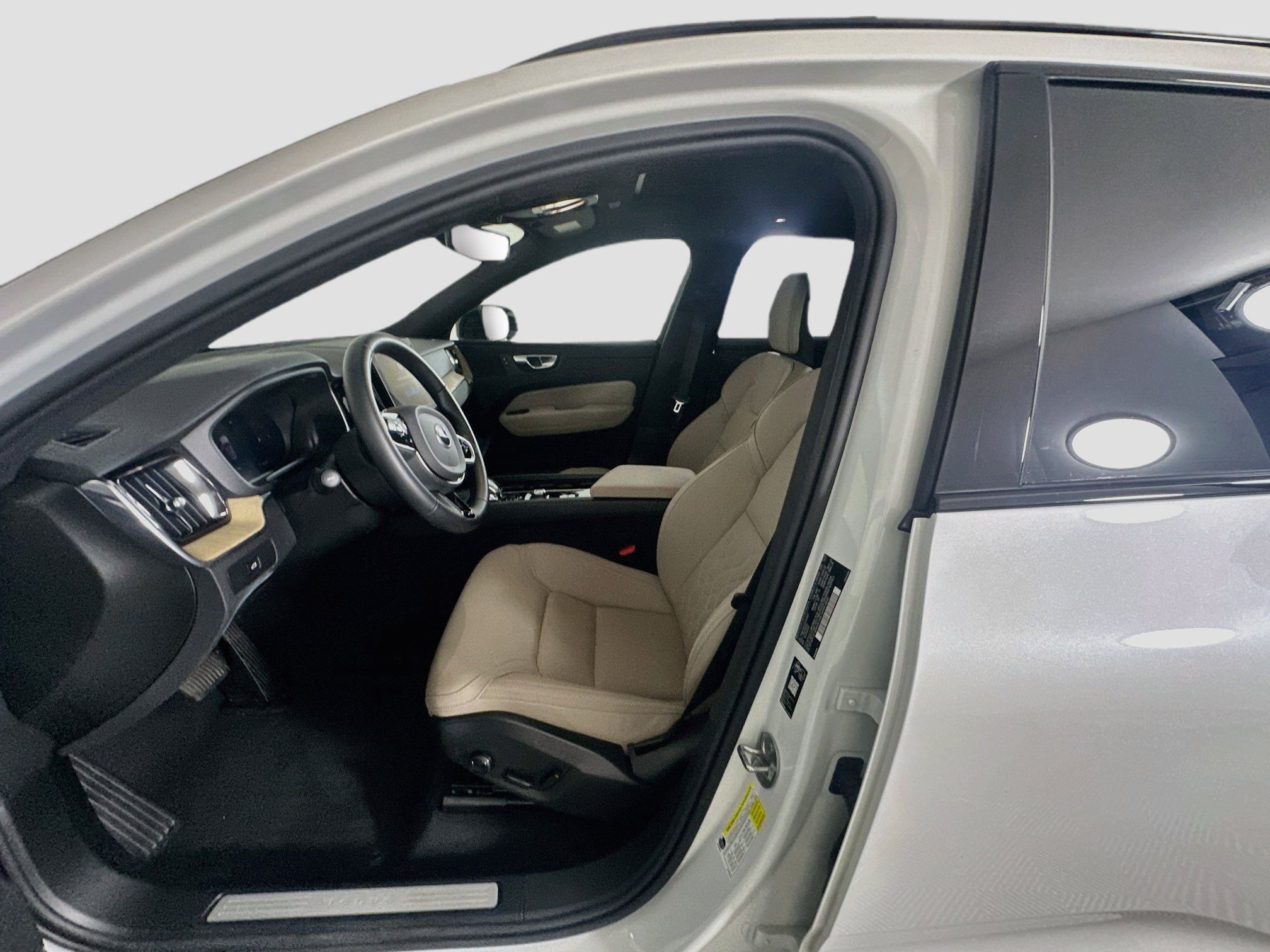 Used 2026 Volvo XC60 B5 Plus AWD/4WD image 13