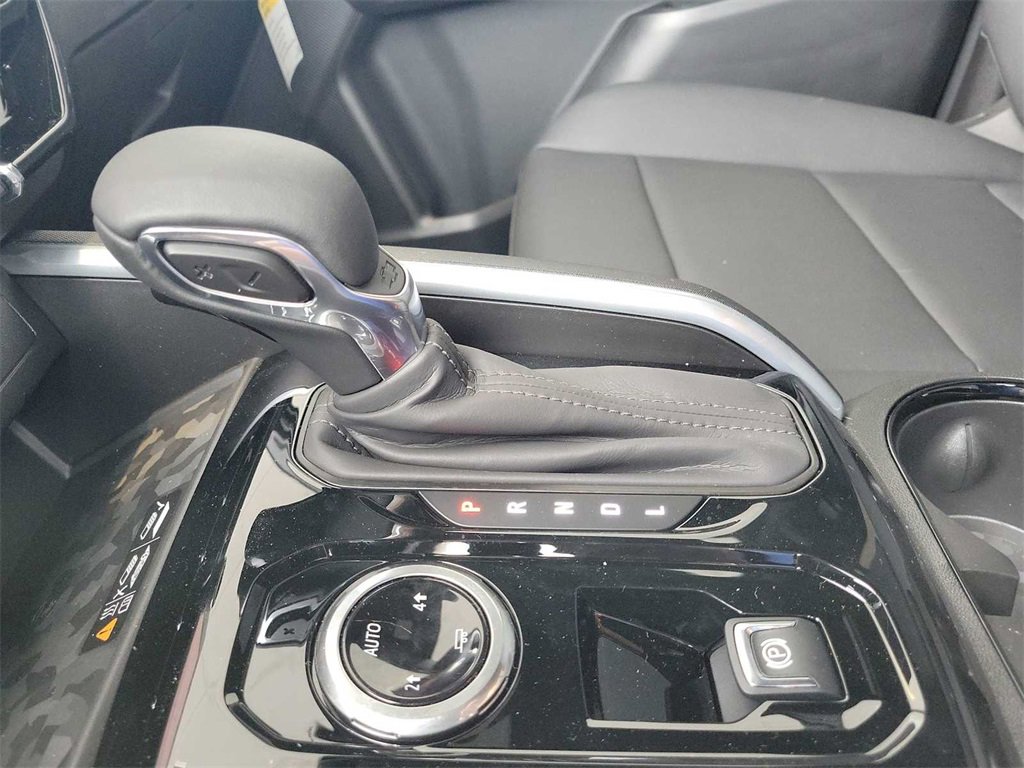 New 2024 Chevrolet Colorado LT w/ LT Convenience Package III image 16