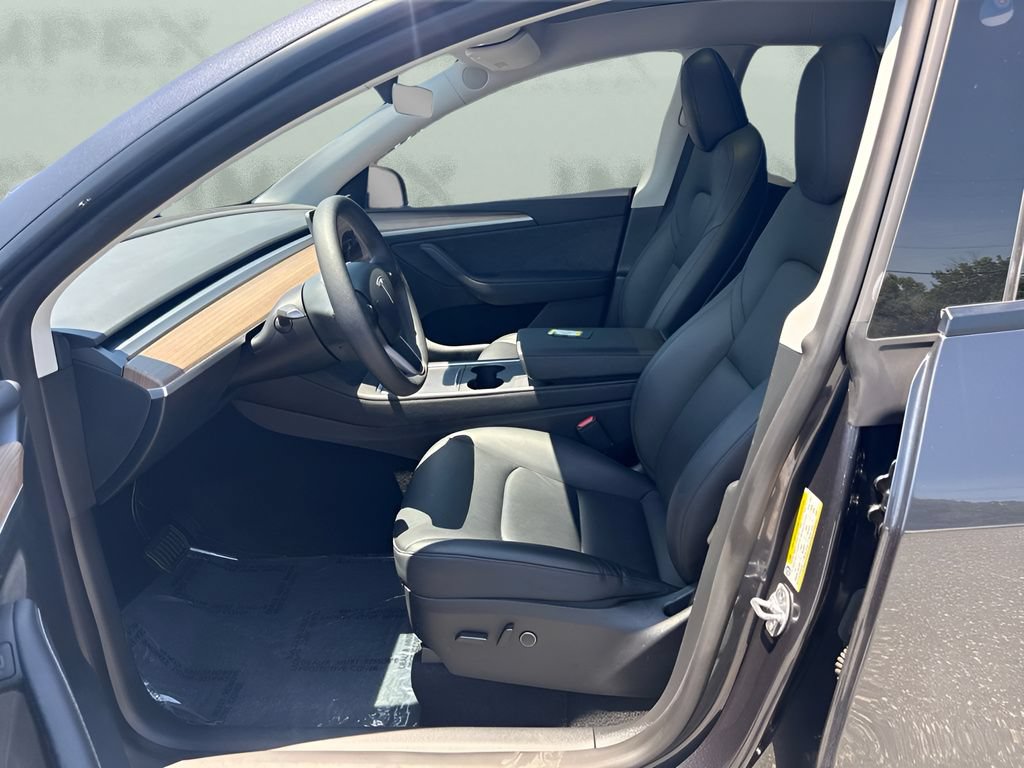 Used 2025 Tesla Model Y Long Range AWD/4WD image 5