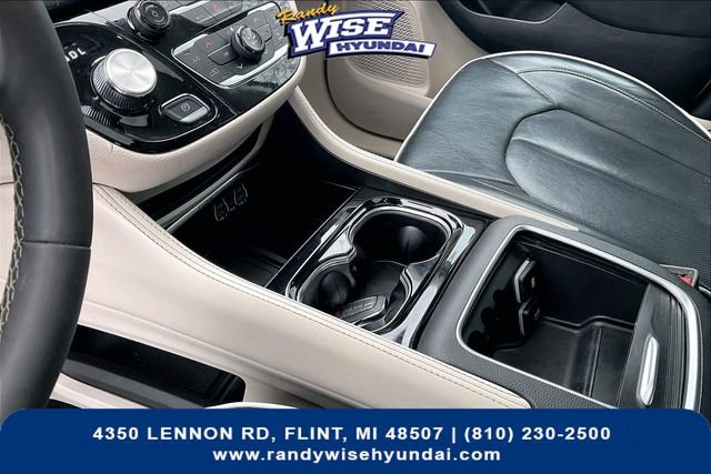 Used 2024 Chrysler Pacifica Limited image 17