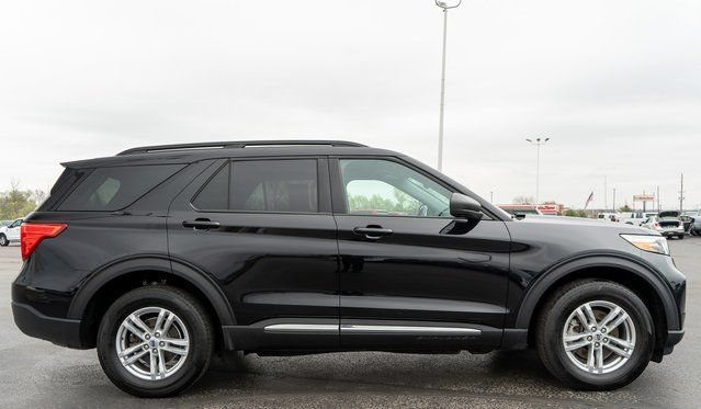 Used 2023 Ford Explorer XLT AWD/4WD image 5