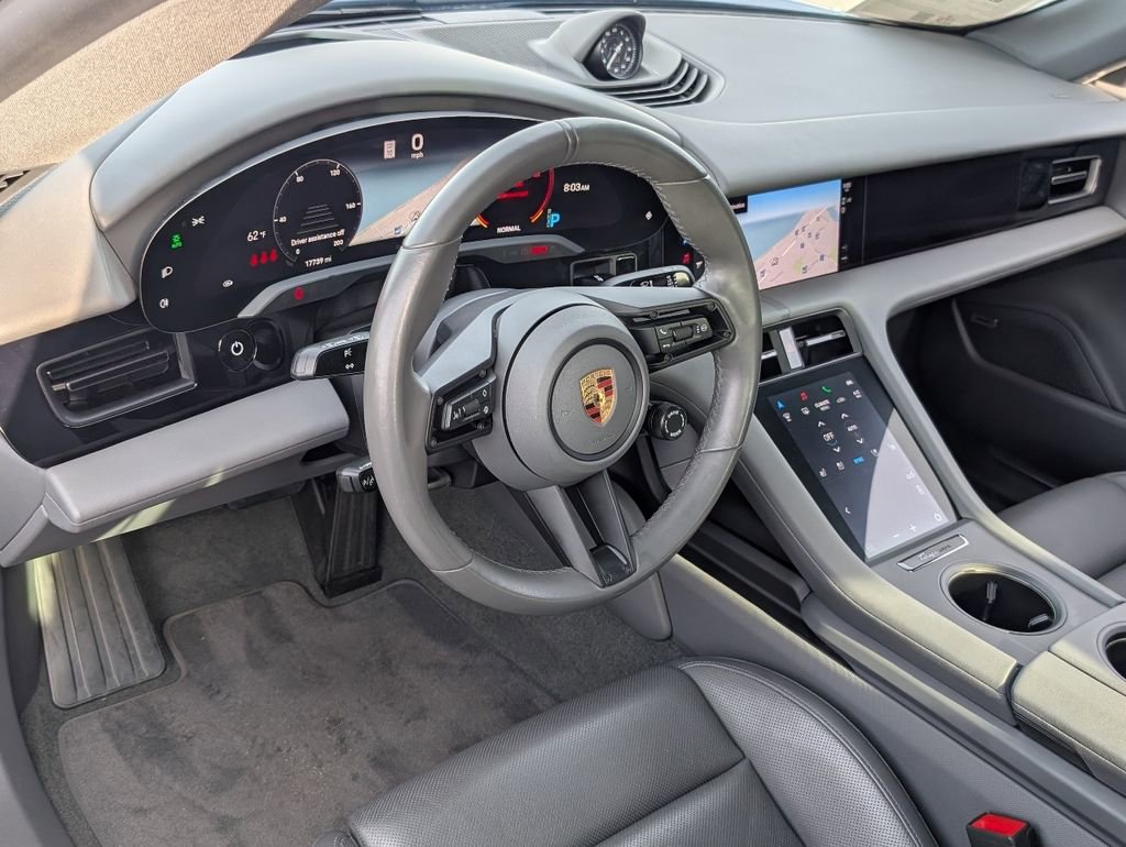 Used 2024 Porsche Taycan image 4