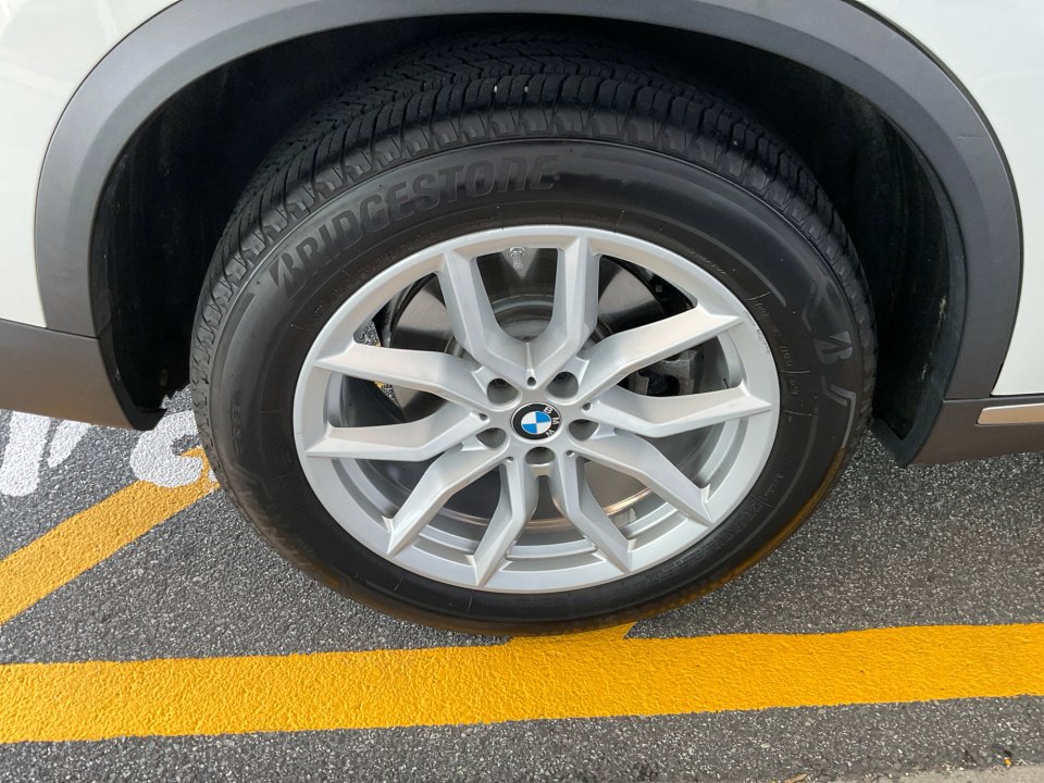 Used 2022 BMW X5 xDrive40i w/ Premium Package AWD/4WD image 23