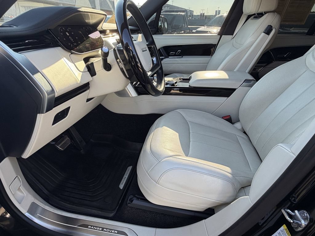 Used 2025 Land Rover Range Rover SE AWD/4WD image 21
