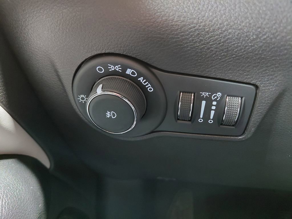 Used 2023 Jeep Compass Limited w/ Elite Group AWD/4WD image 41