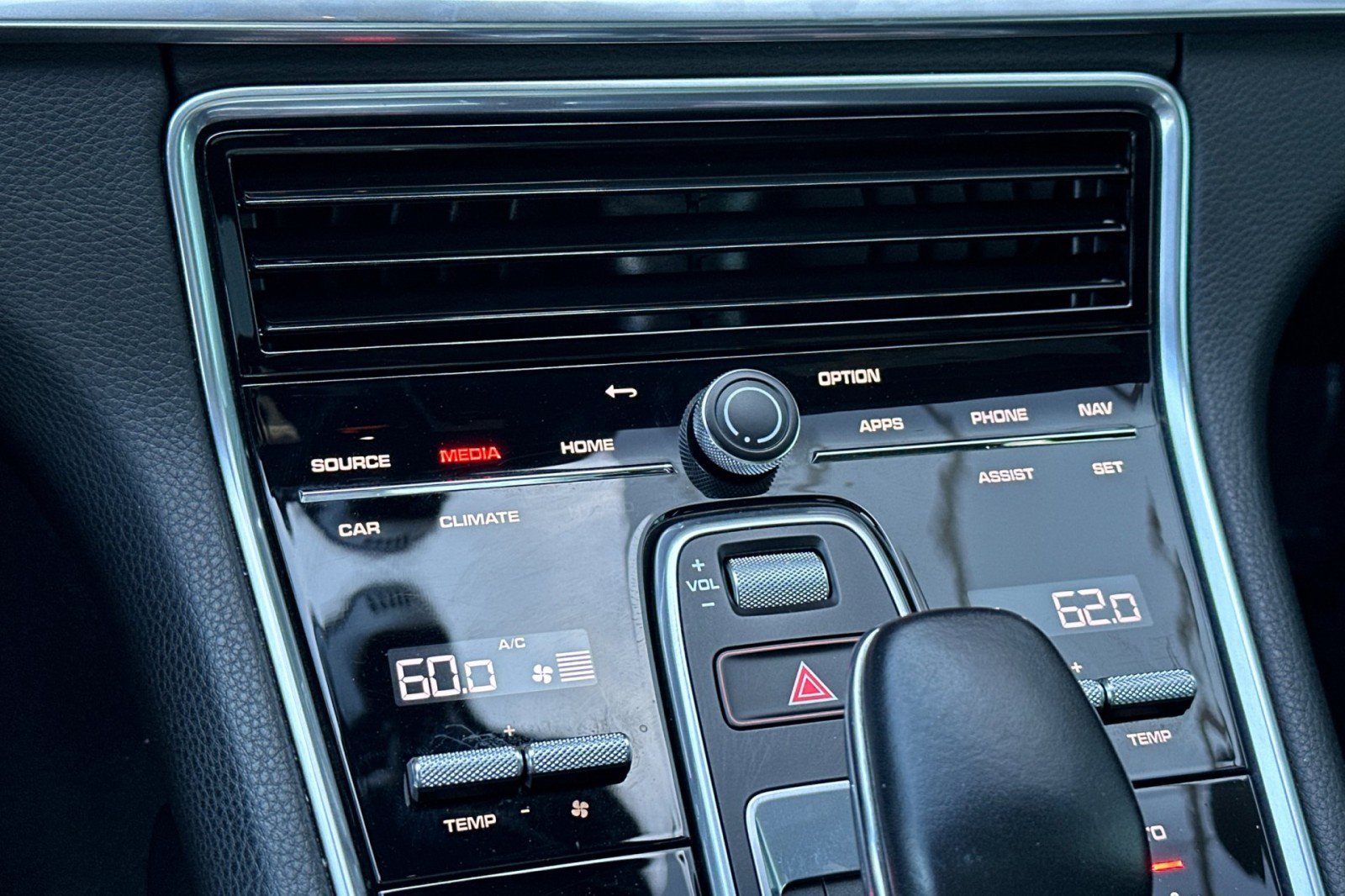 Certified 2023 Porsche Panamera Platinum Edition image 21