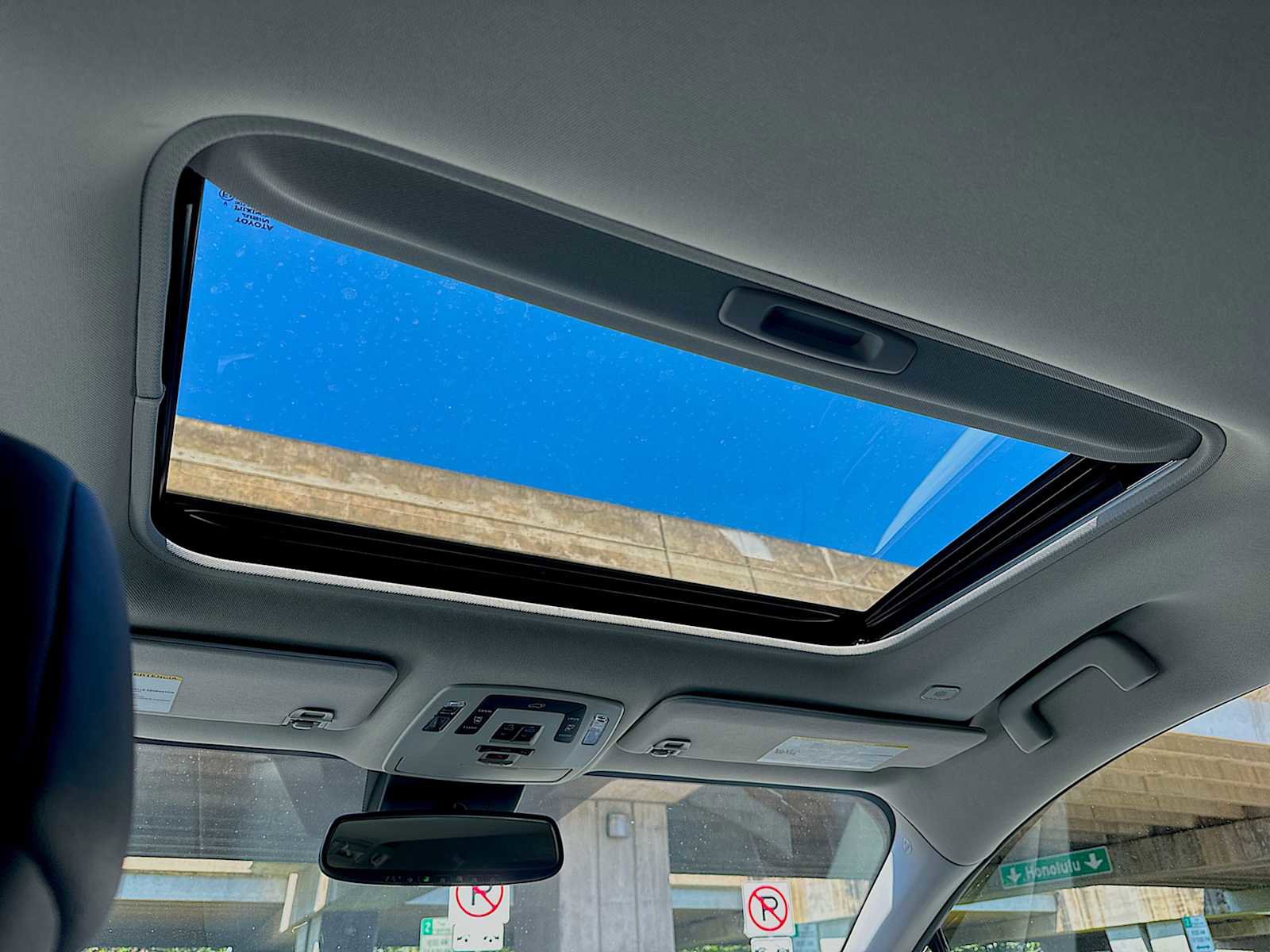 Used 2025 Toyota Sienna XLE w/ XLE Plus Package image 8