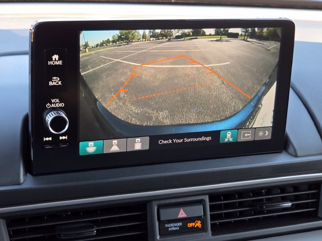 Used 2025 Honda Pilot Touring image 7