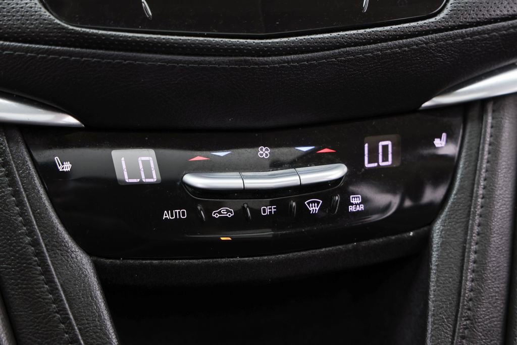 Used 2017 Cadillac XT5 Luxury w/ Driver Awareness Package FWD image 11