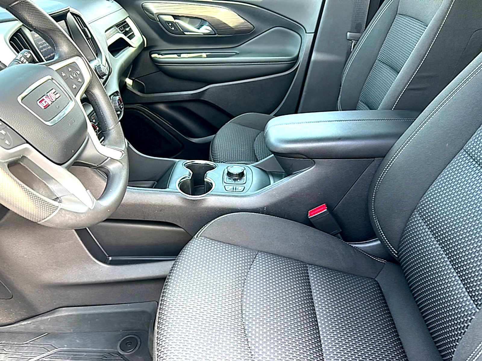 Used 2024 GMC Terrain SLE w/ Driver Convenience Package FWD image 13