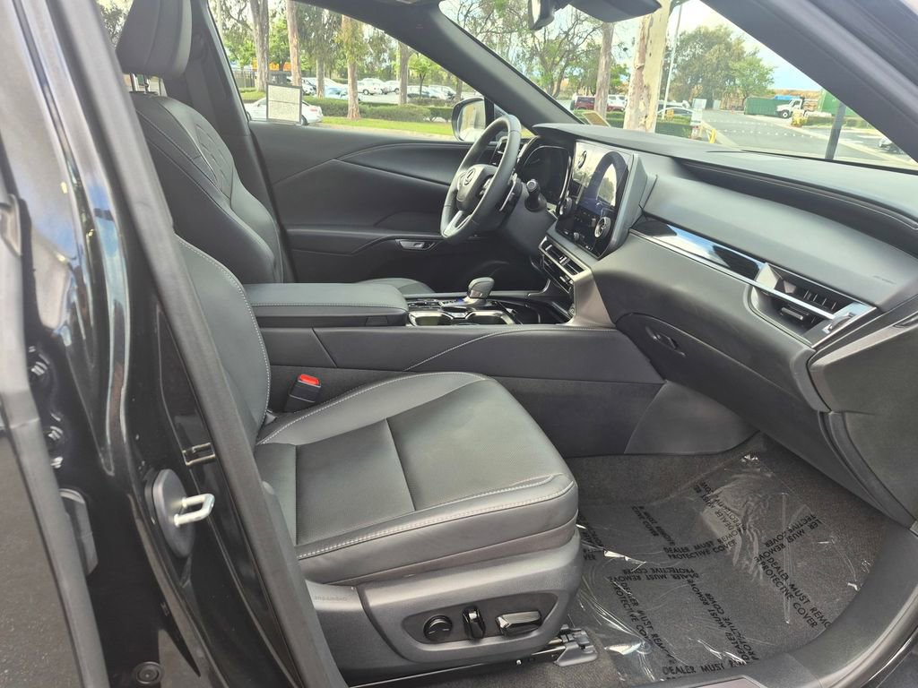 Used 2025 Lexus RX 350 FWD w/ Technology Package image 27