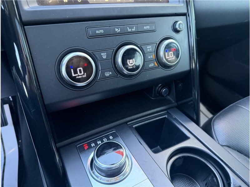 Used 2019 Land Rover Discovery SE AWD/4WD image 45