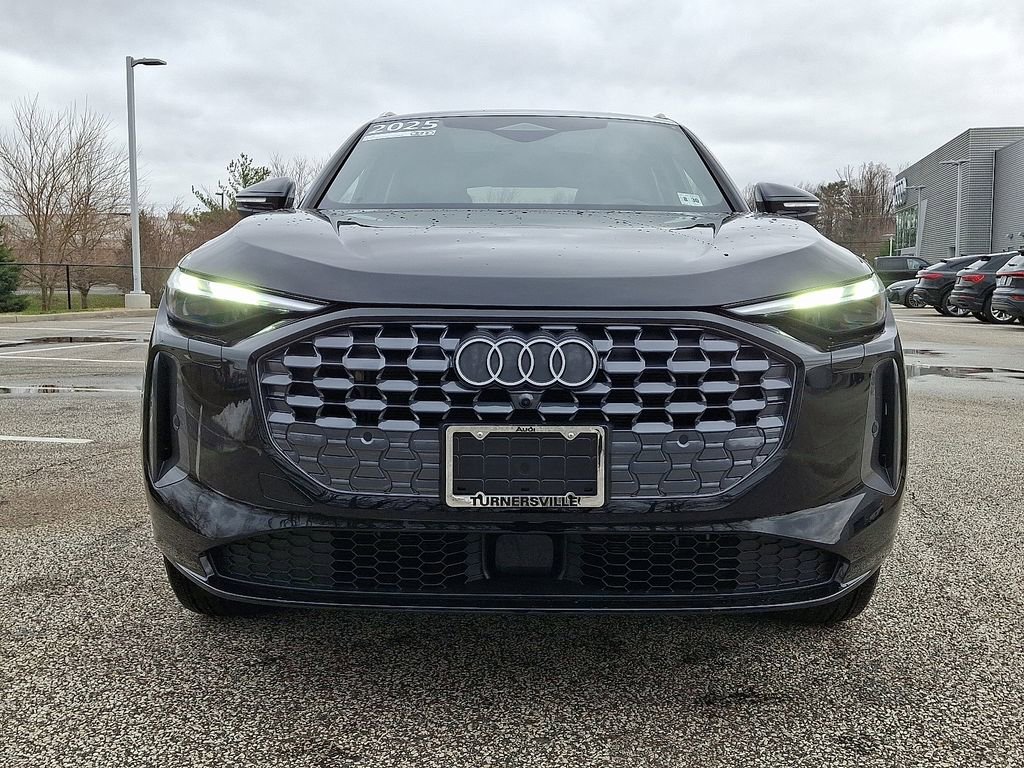 Used 2025 Audi Q5 2.0T Premium w/ Convenience Package image 2