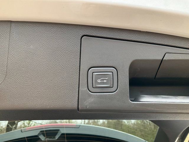 Certified 2025 Cadillac XT4 Sport image 18