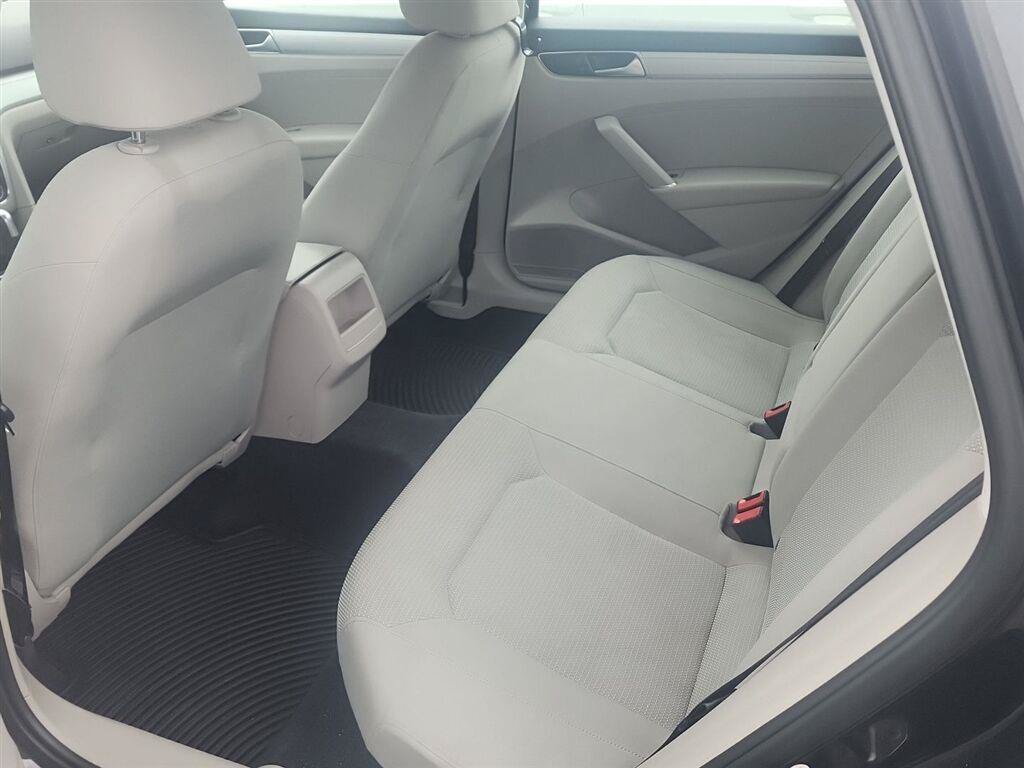 Used 2016 Volkswagen Passat 1.8T S FWD image 12