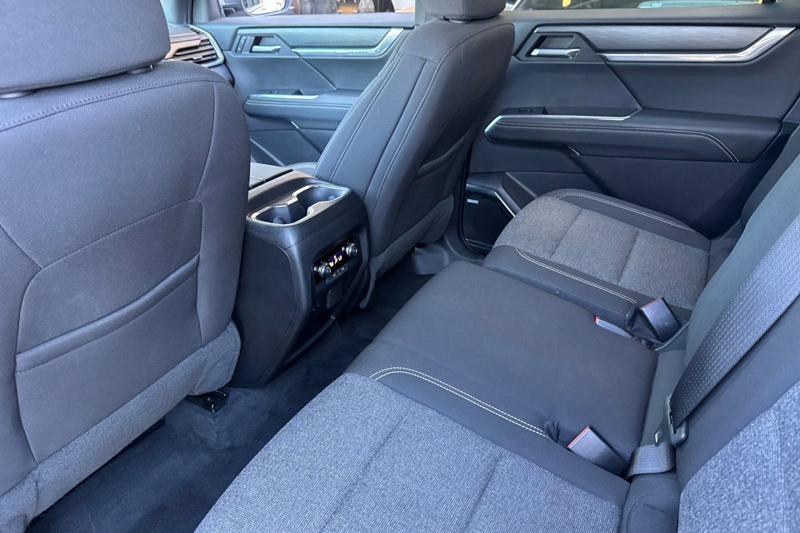 Used 2025 GMC Acadia Elevation image 13