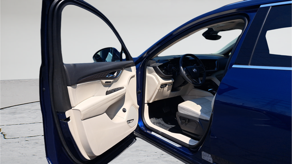 Used 2023 Buick Envision Avenir FWD image 9