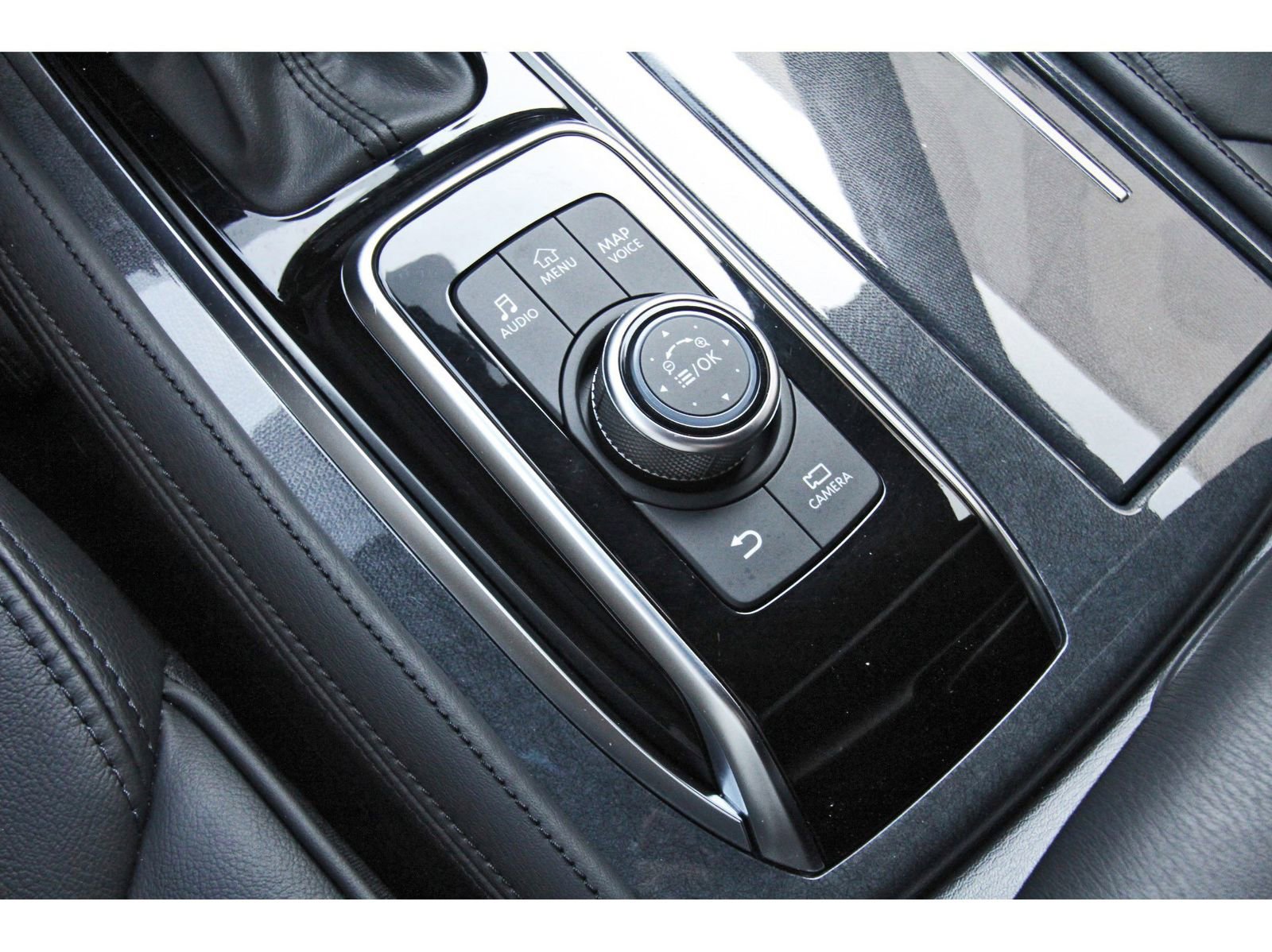 Used 2024 Nissan Armada SL w/ Midnight Edition Package image 31