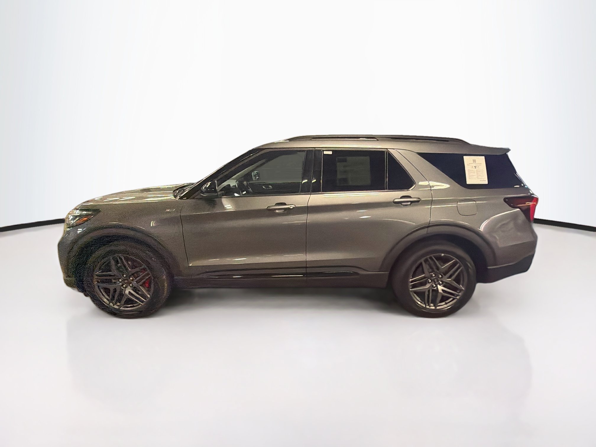 Used 2025 Ford Explorer ST-Line w/ ST-Line Street Pack AWD/4WD image 4