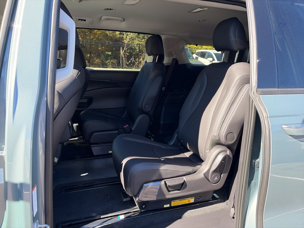 New 2027 Kia Carnival EX FWD image 24