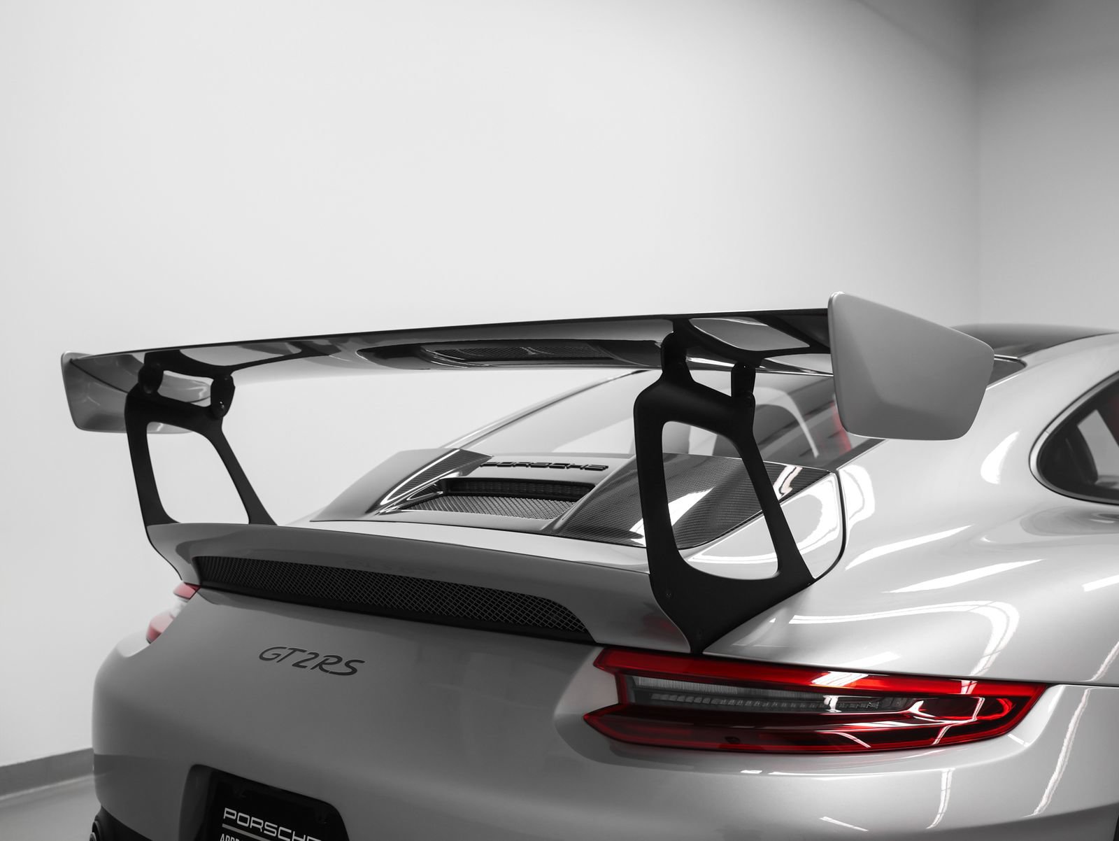 Certified 2018 Porsche 911 GT2 RS RWD image 14