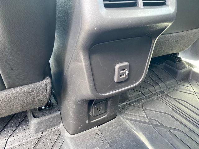 Used 2023 Chevrolet Equinox Premier w/ LPO, Floor Liner Package AWD/4WD image 19