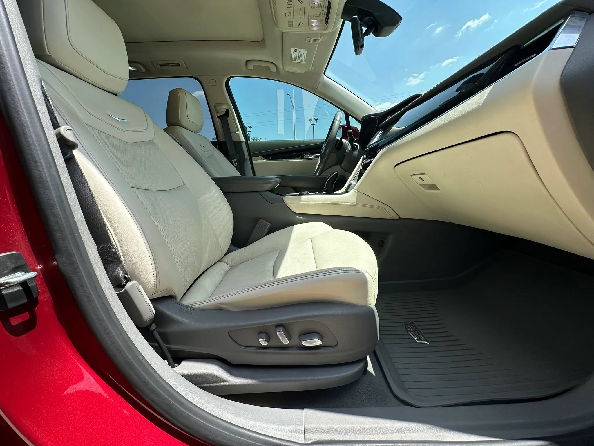 Used 2020 Cadillac XT6 Premium Luxury FWD image 21