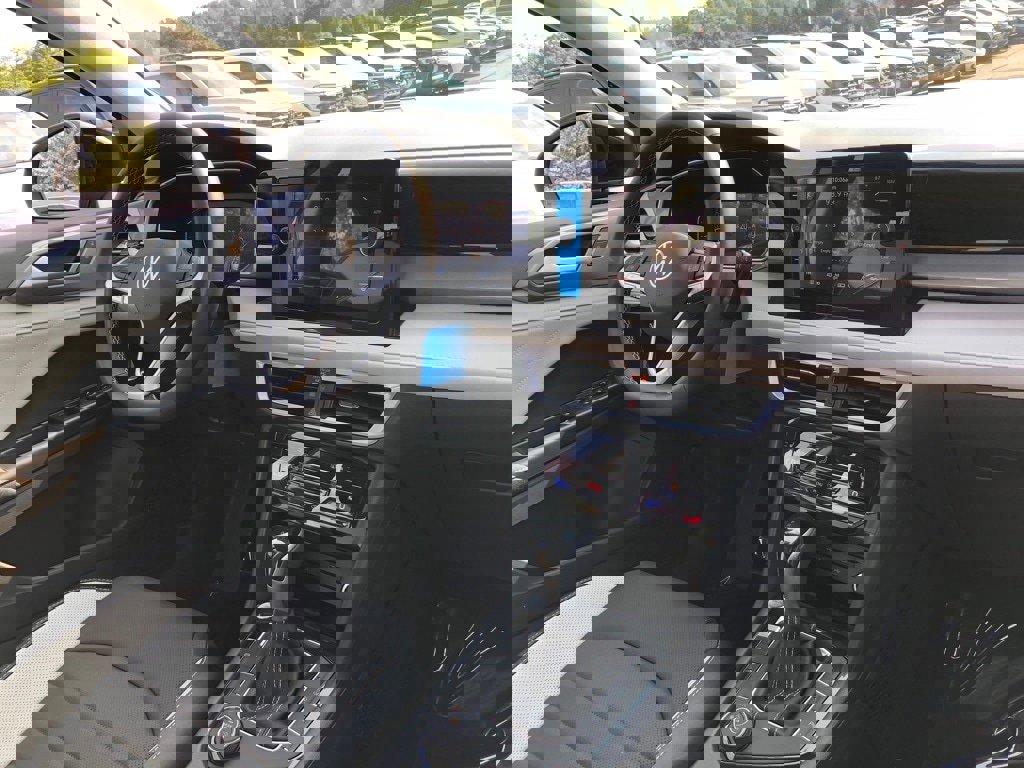 New 2025 Volkswagen Taos SEL image 17