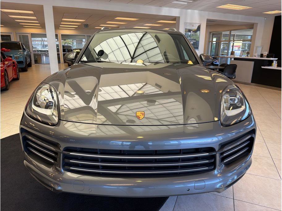 Used 2023 Porsche Cayenne AWD/4WD image 2