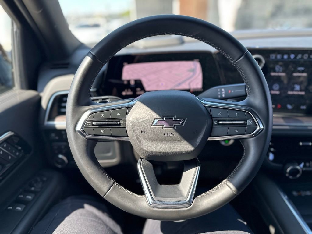 Used 2025 Chevrolet Suburban Z71 AWD/4WD image 6