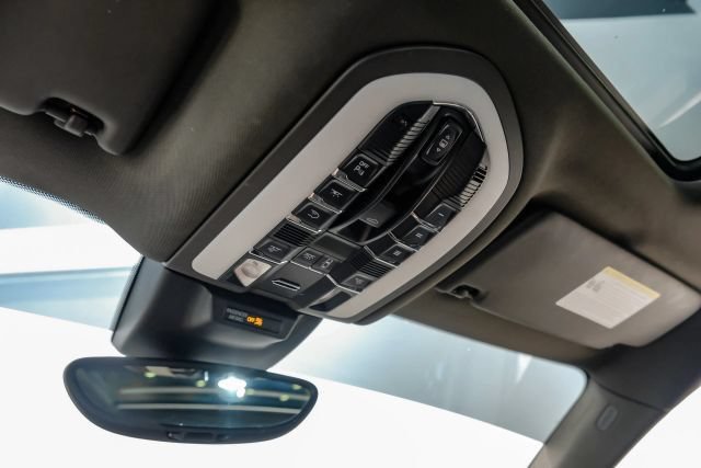 Used 2018 Porsche Macan Sport Edition AWD/4WD image 29