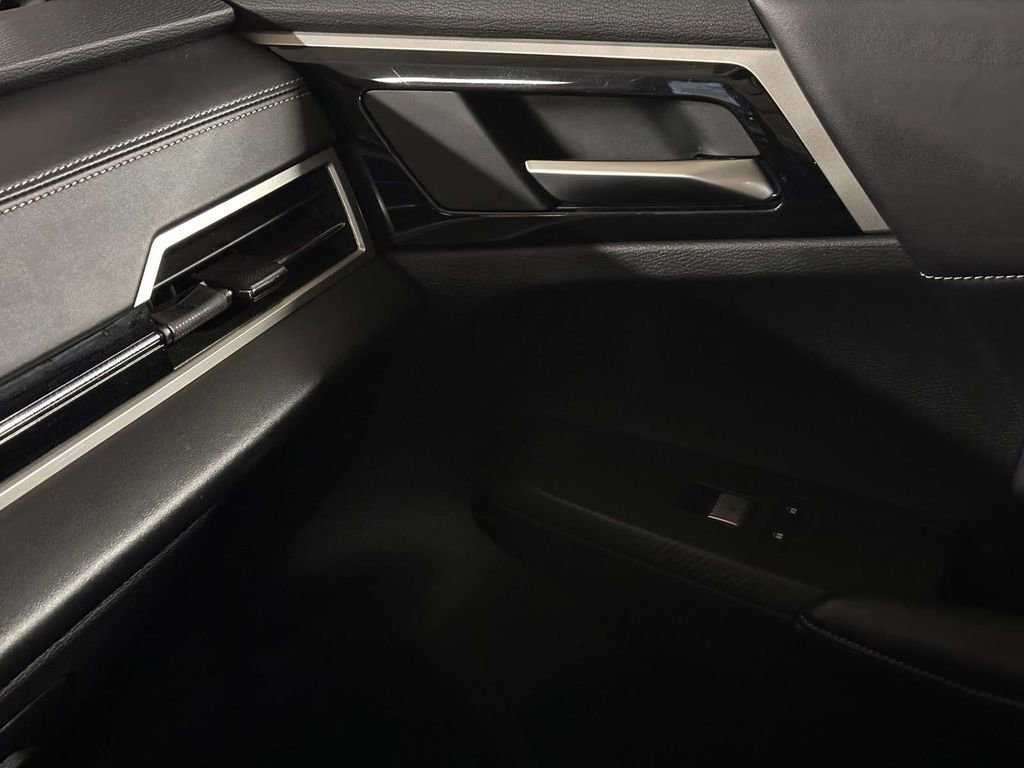 Used 2024 Mitsubishi Outlander SE image 26