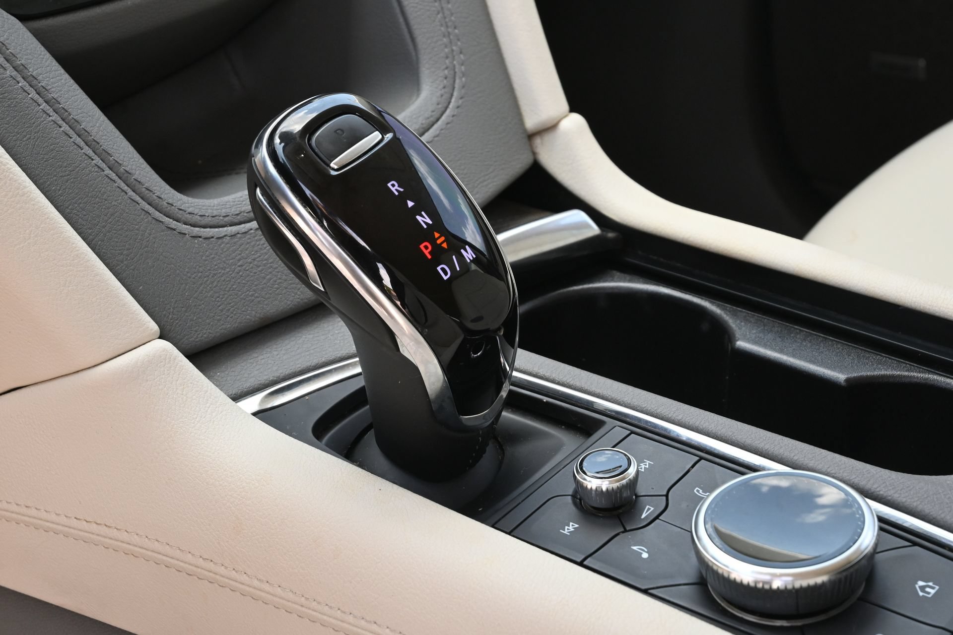 Certified 2021 Cadillac XT5 Premium Luxury FWD image 14