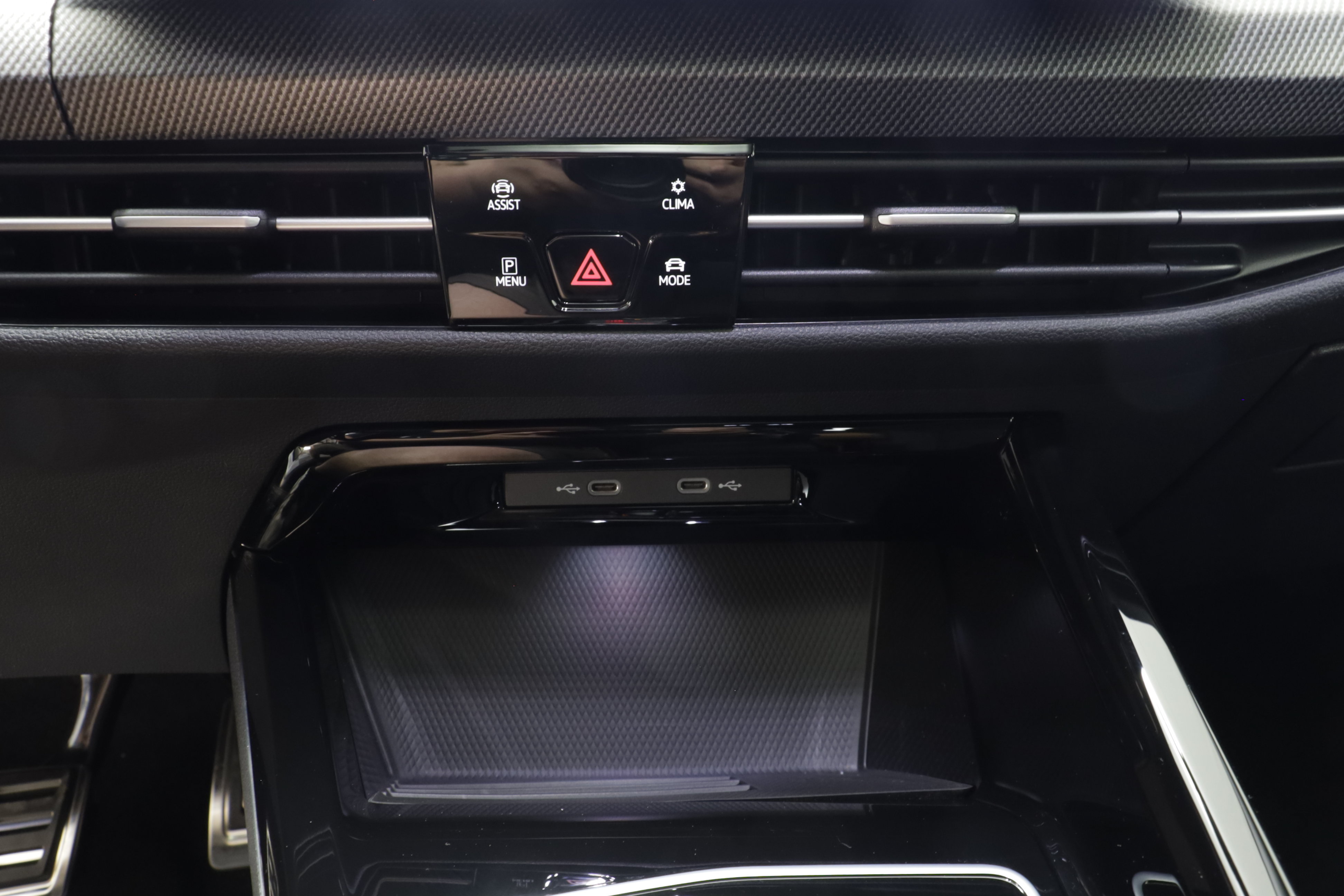 New 2026 Volkswagen GTI SE FWD image 13