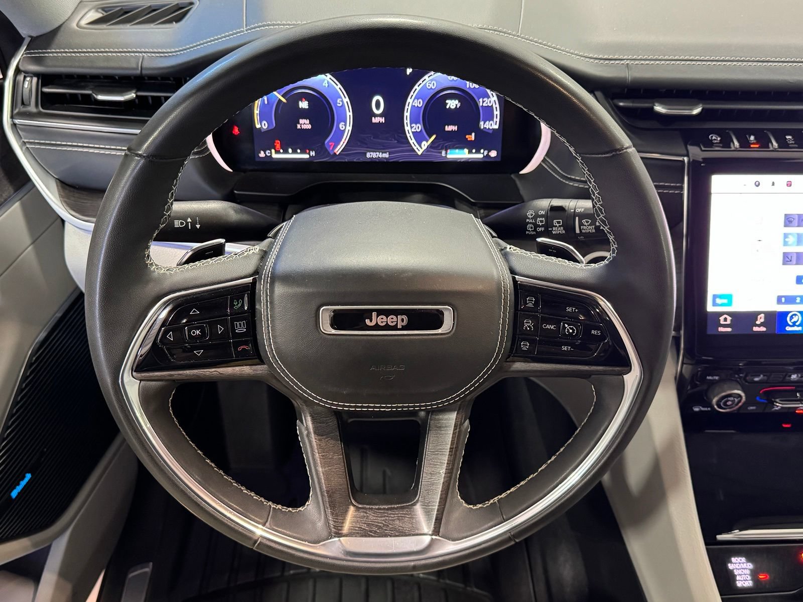 Used 2023 Jeep Grand Cherokee Overland AWD/4WD image 20