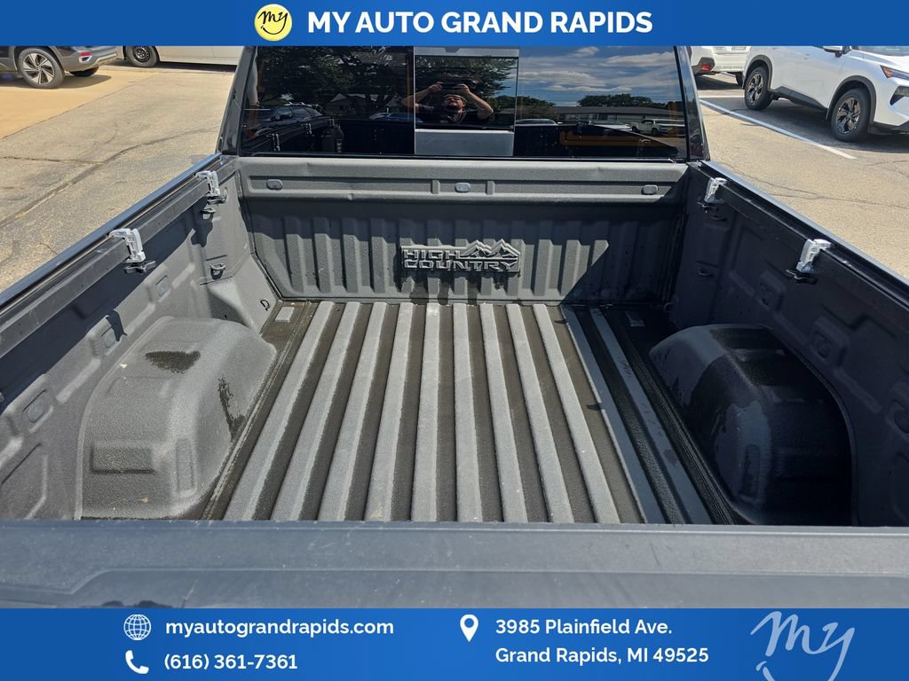 Used 2019 Chevrolet Silverado 1500 High Country w/ Technology Package AWD/4WD image 25