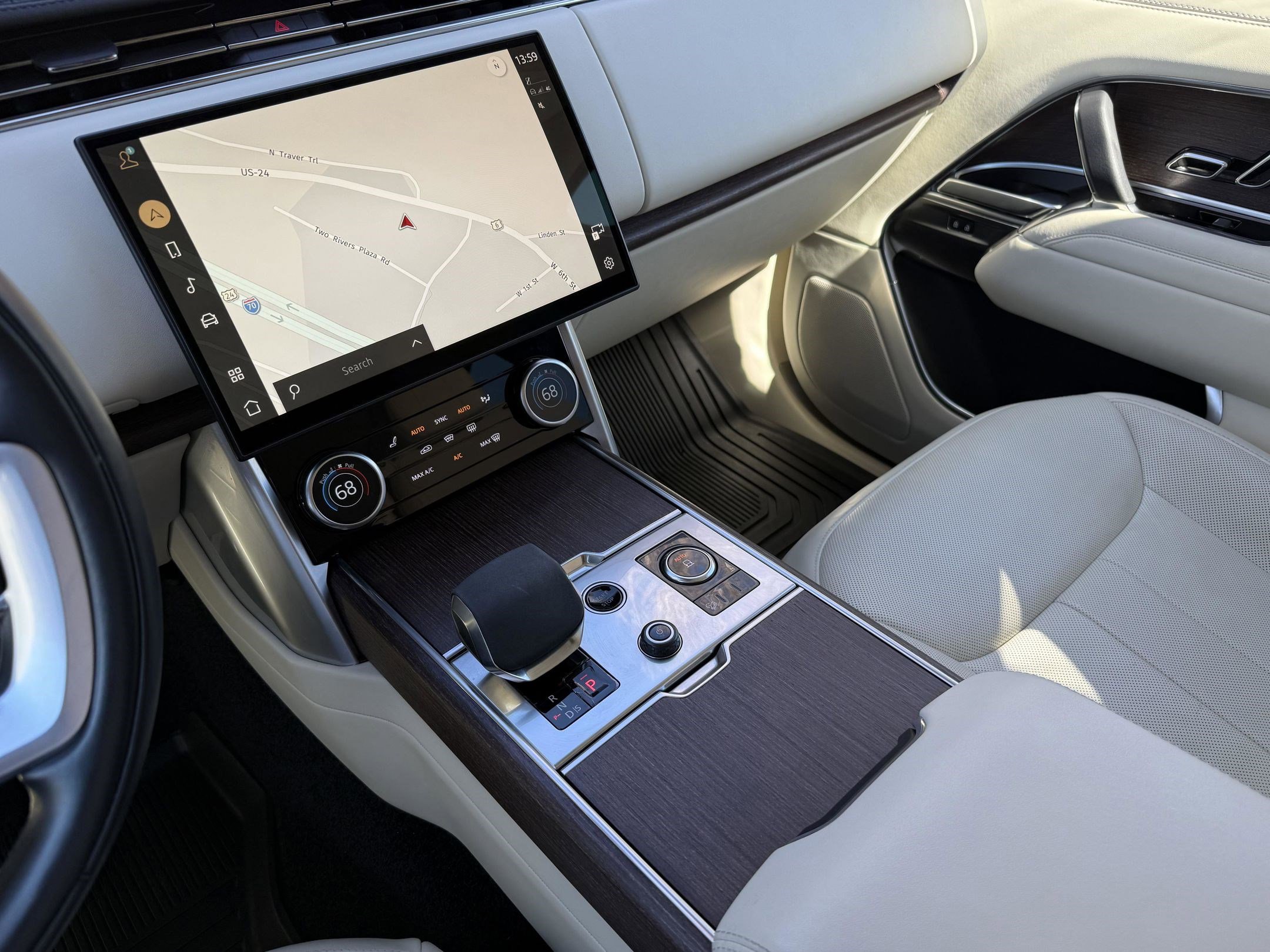 Certified 2023 Land Rover Range Rover SE image 28
