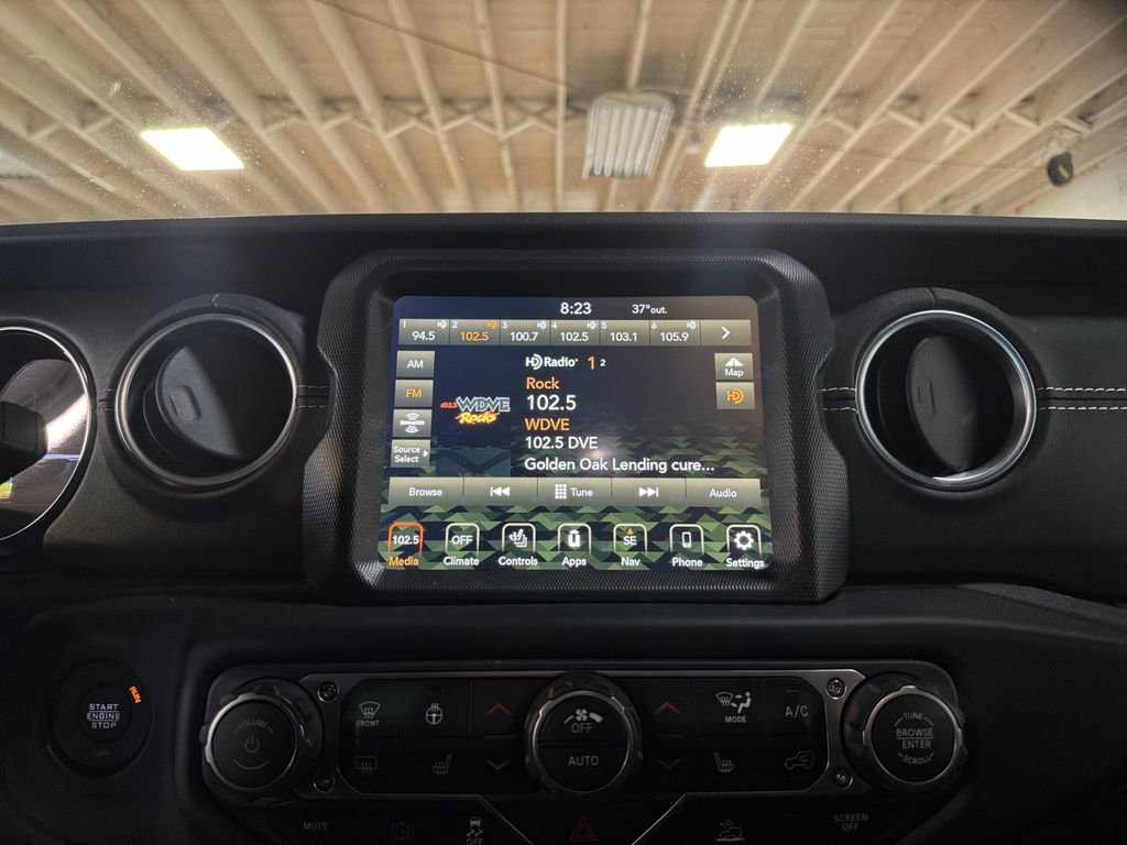 Used 2023 Jeep Wrangler Unlimited Sahara w/ Cold Weather Group AWD/4WD image 17