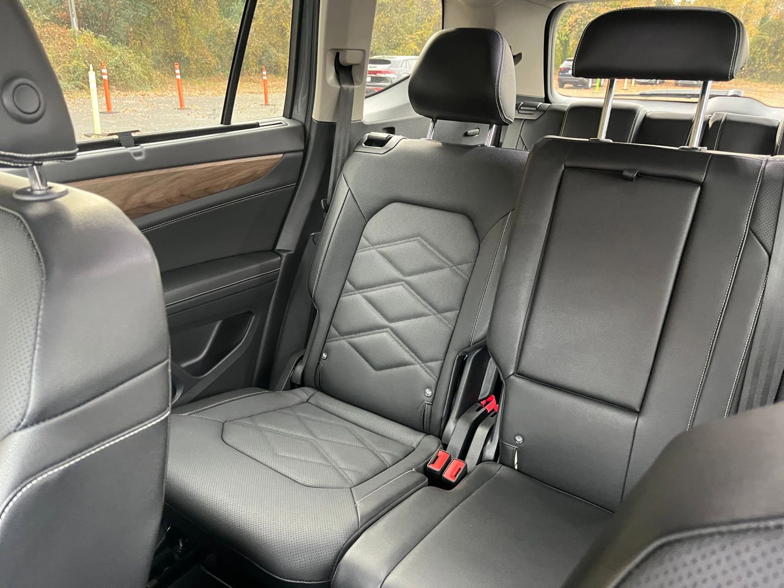 Used 2025 Volkswagen Atlas SE image 35