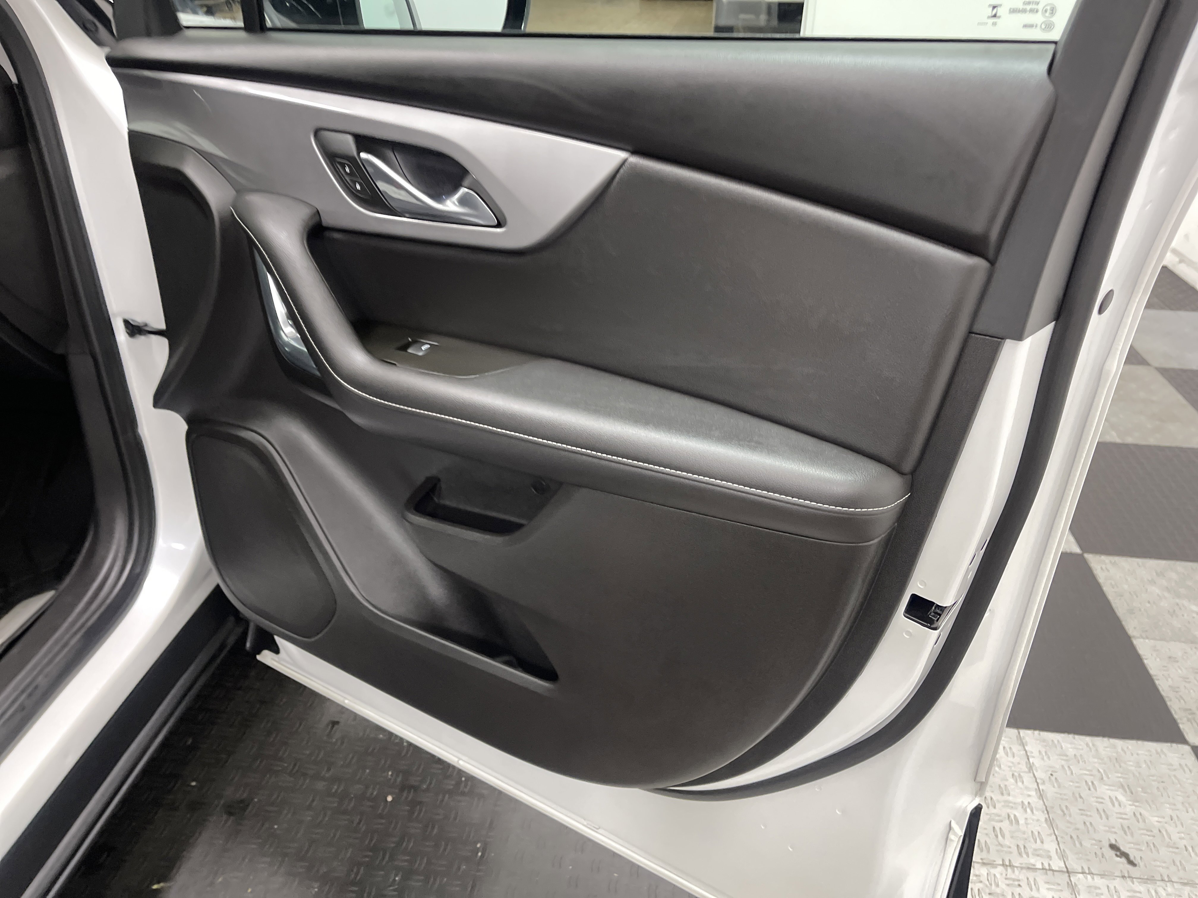 Used 2024 Chevrolet Blazer LT w/ Midnight/Sport Edition FWD image 25